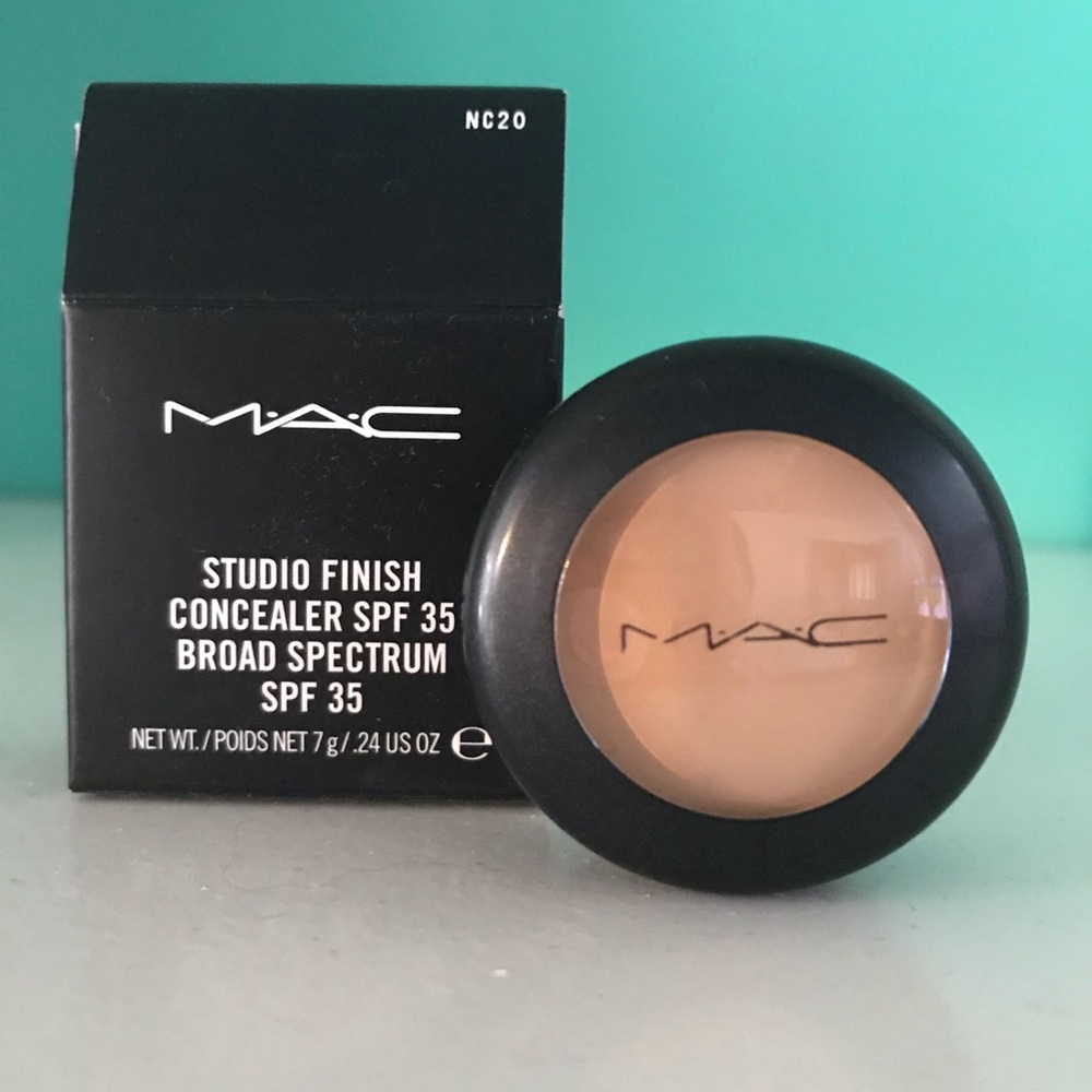 SOLD- MAC studio finish spf 35 concealer